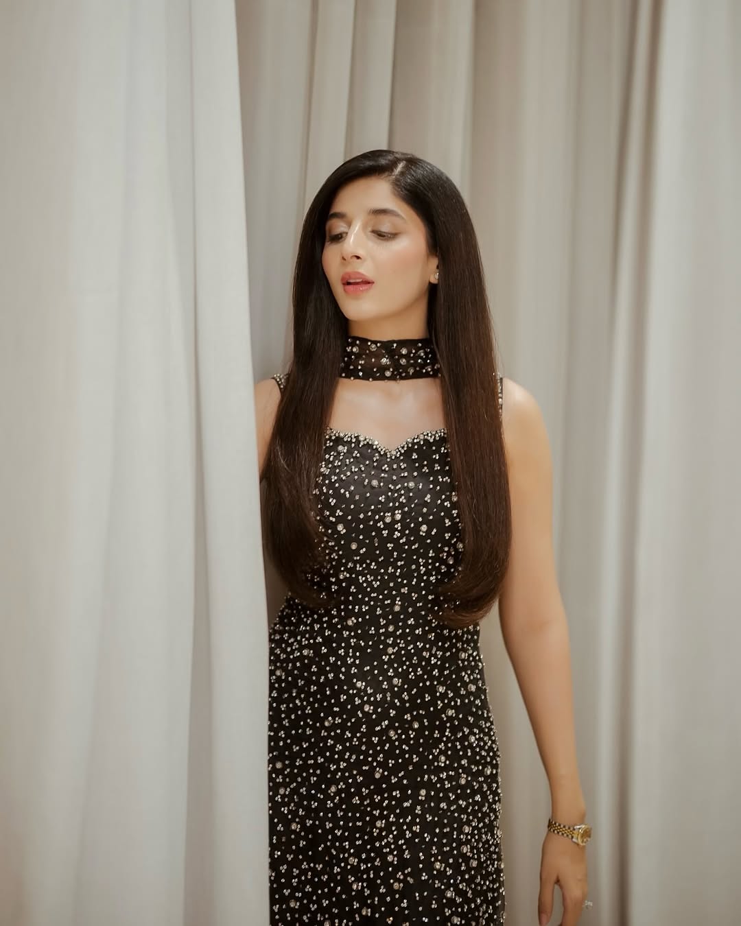 Mawra in Midnight Black