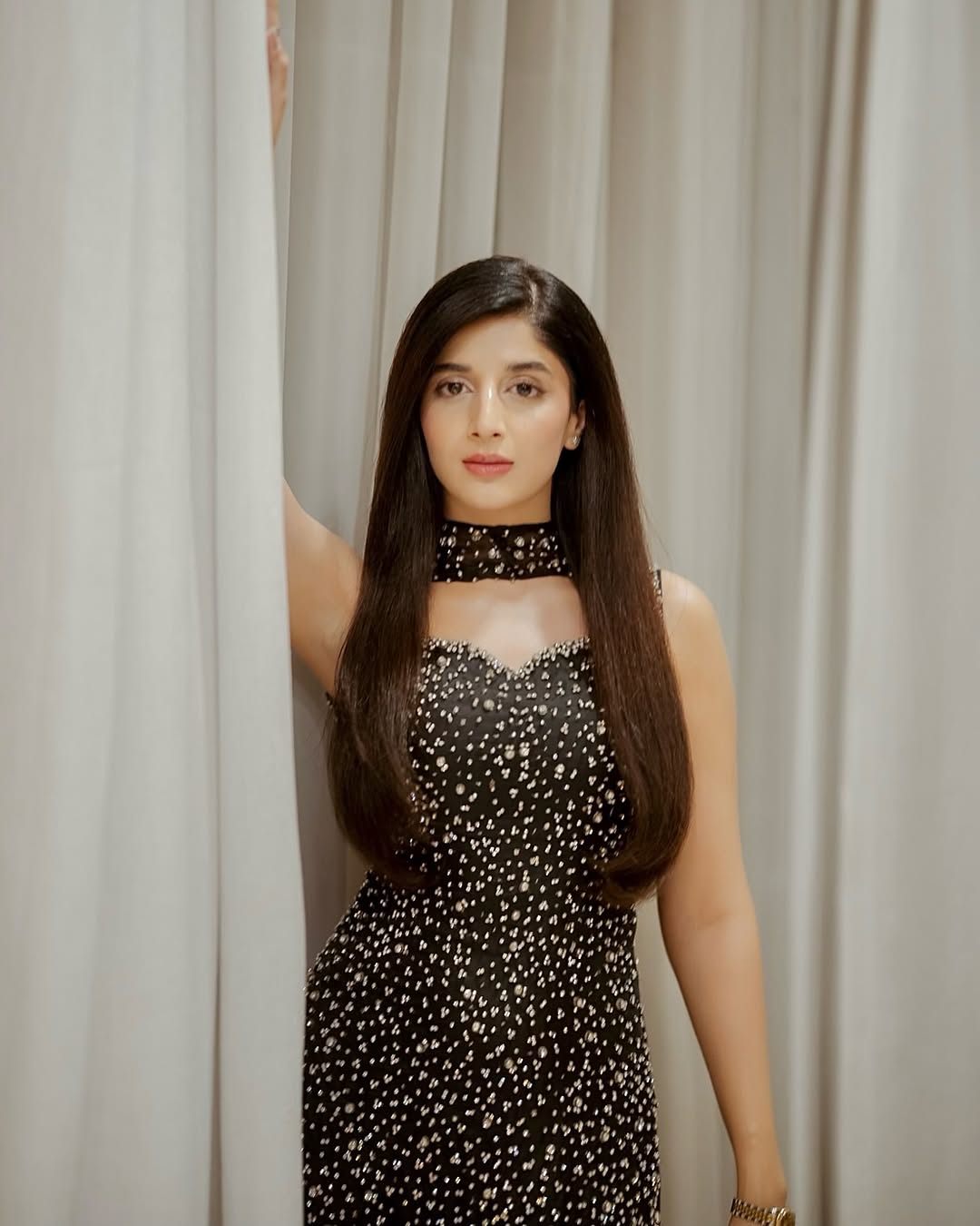 Mawra in Midnight Black
