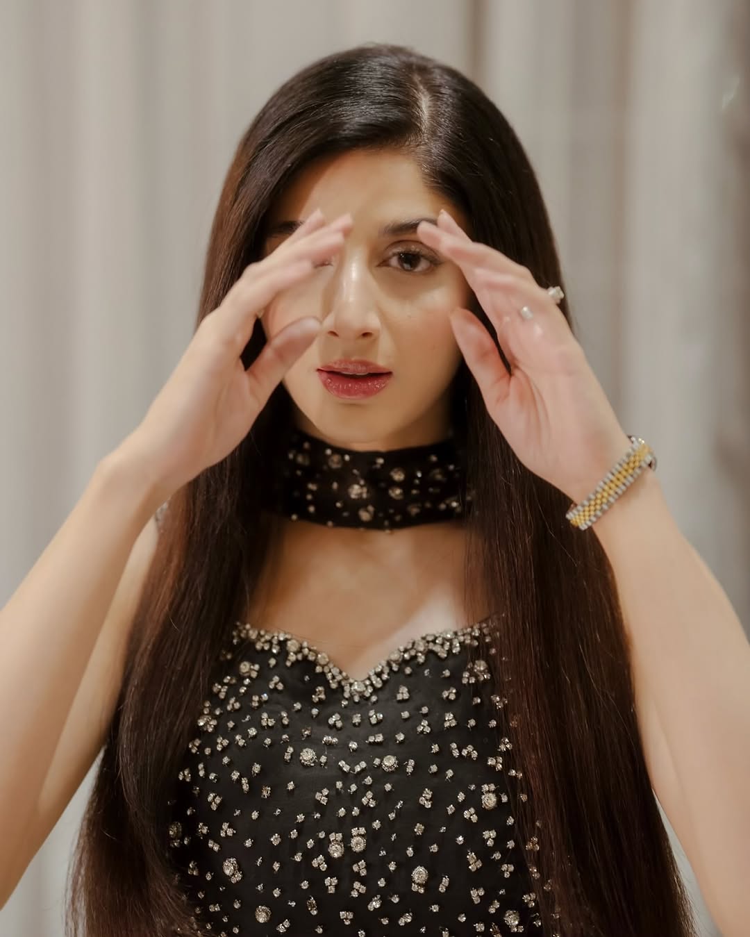 Mawra in Midnight Black