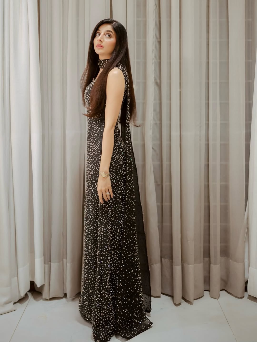 Mawra in Midnight Black
